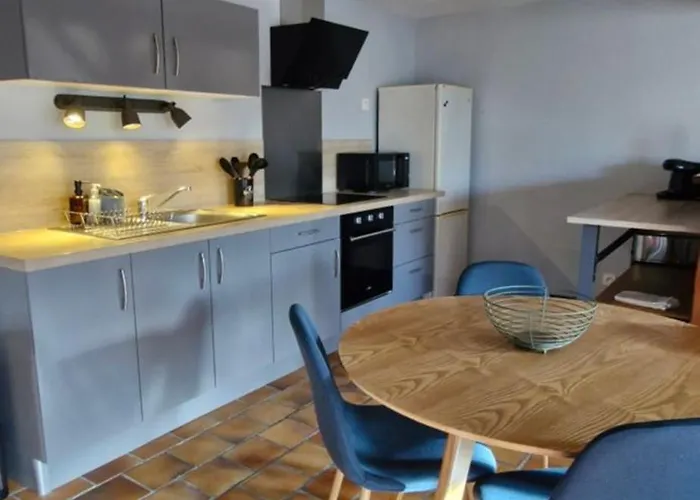 De Charme Renove Avec Jardin Et Parking *